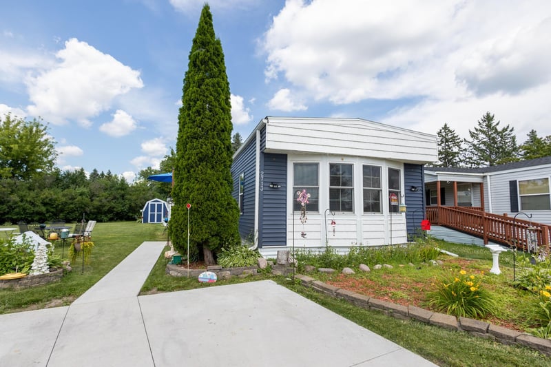2713 Benlana Ct, Maplewood, MN 55119