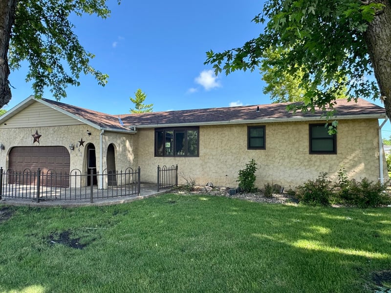 126 S 1st St, Bird Island, MN 55310