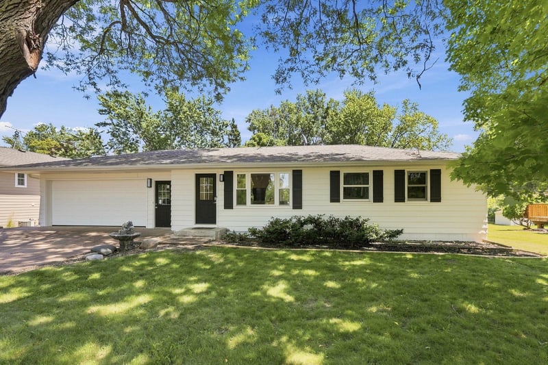 340 Ranchview Ln N, Plymouth, MN 55447
