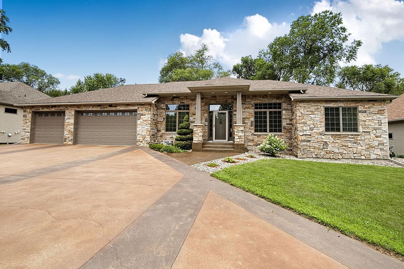 2011 Temminck Rd, Saint Cloud, MN 56301
