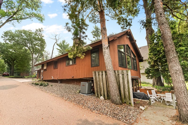 5059 Alameda St, Shoreview, MN 55126
