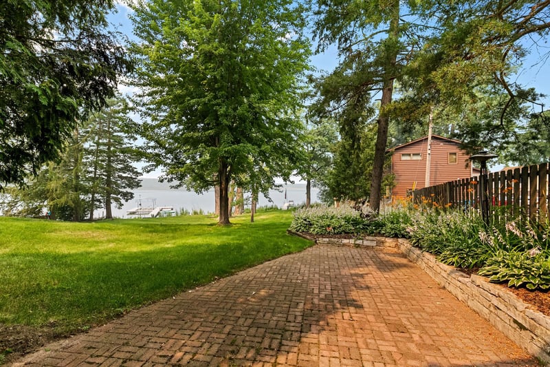 5059 Alameda St, Shoreview, MN 55126