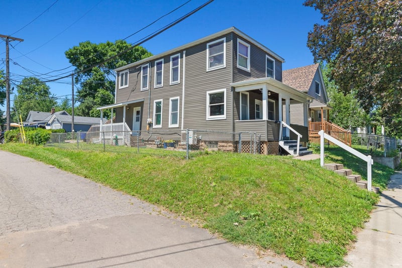 979 Victoria St N, Saint Paul, MN 55103