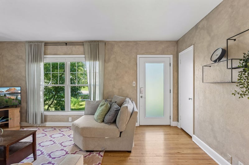 960 Hall Ave, West Saint Paul, MN 55118