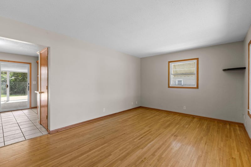 6133 Garbe Ave, Woodbury, MN 55125