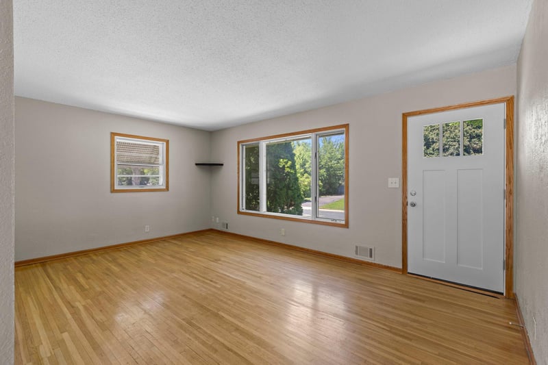 6133 Garbe Ave, Woodbury, MN 55125