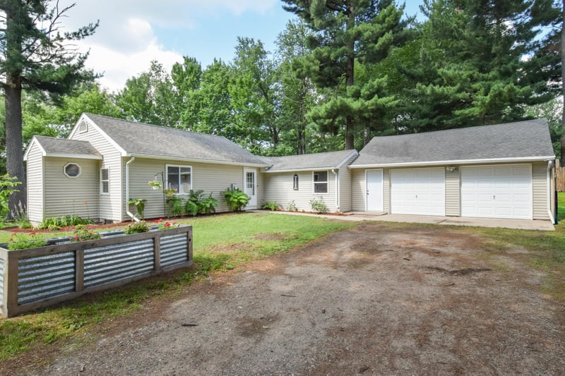 233 Hawthorne Rd, Wyoming, MN 55092