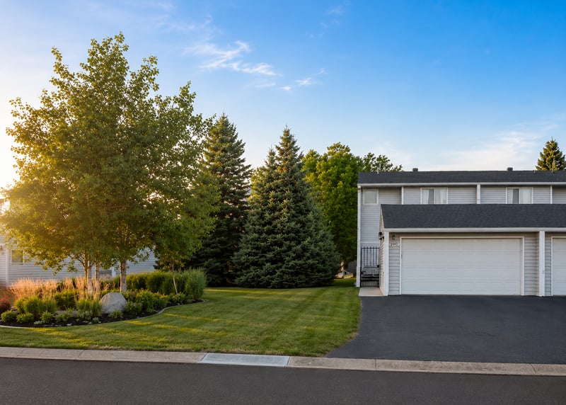 2192 Tower Ct, Woodbury, MN 55125