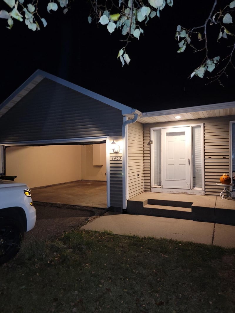 2403 Brenner Ct, Roseville, MN 55113
