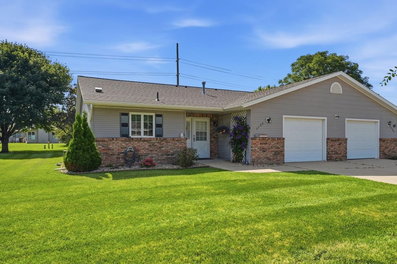 2706 9th St SW, Willmar, MN 56201
