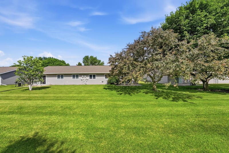 2706 9th St SW, Willmar, MN 56201