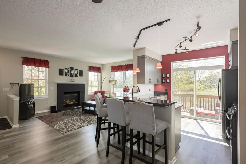 8960 Comstock Ln N, Maple Grove, MN 55311