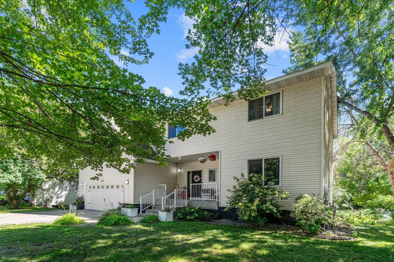 7117 Courtly Rd, Woodbury, MN 55125