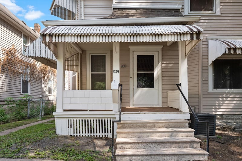 835 3rd St E, Saint Paul, MN 55106
