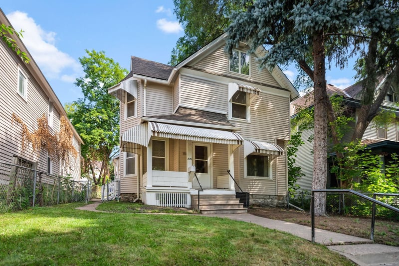 835 3rd St E, Saint Paul, MN 55106