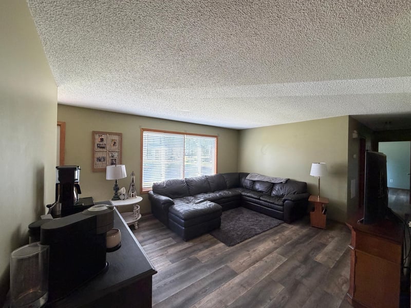418 1st St, Sandstone, MN 55072