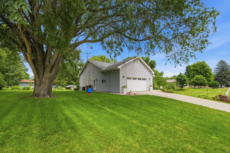 119 Mc Farlane St NW, Alexandria, MN 56308