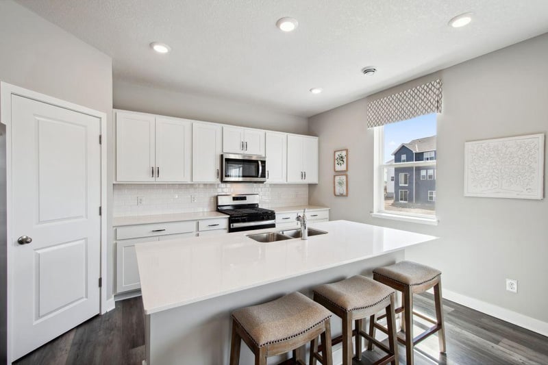 2037 Aquarius Dr, Shakopee, MN 55379