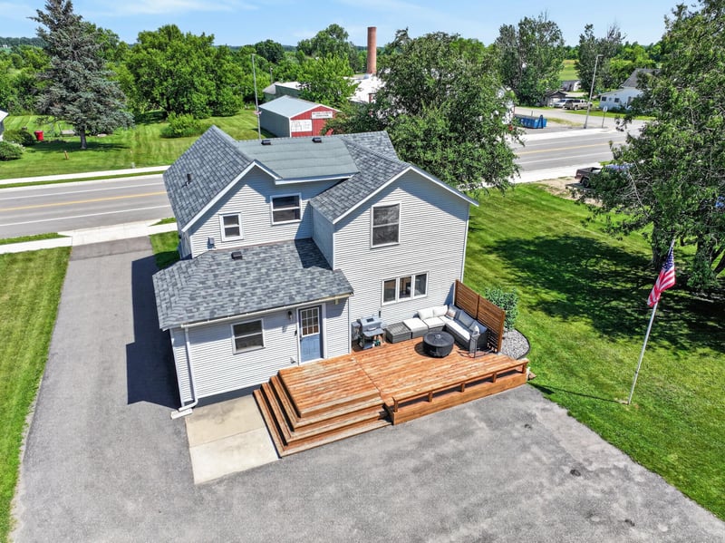 341 N Nelson St, Nelson, MN 56355