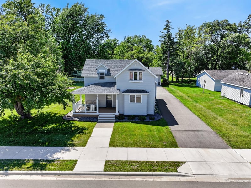 341 N Nelson St, Nelson, MN 56355