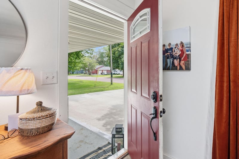 211 Kelser St, Welcome, MN 56181