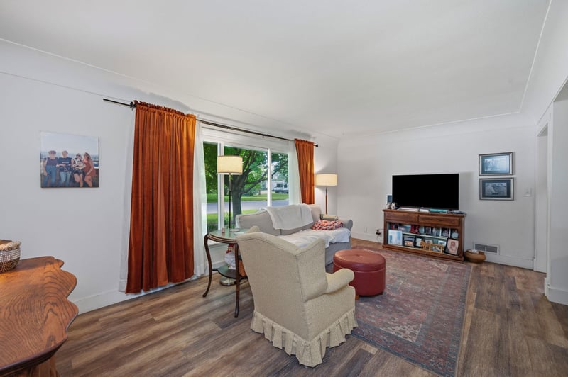 211 Kelser St, Welcome, MN 56181