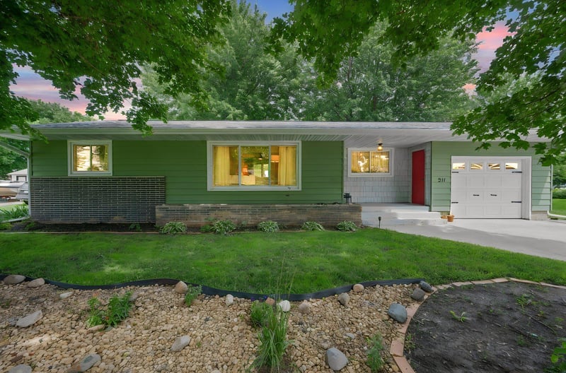 211 Kelser St, Welcome, MN 56181