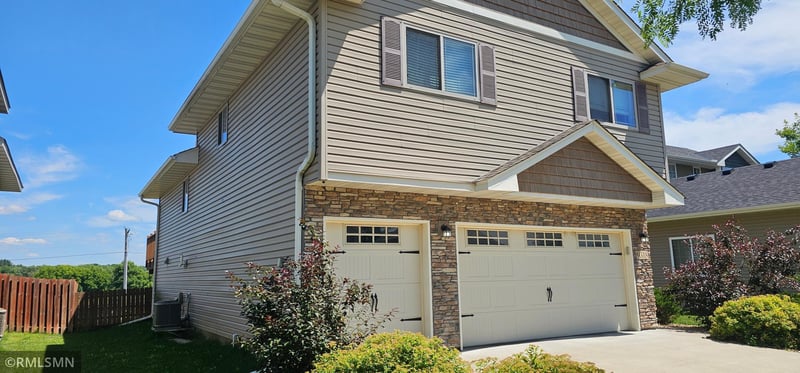 9318 Golden Pond Ln N, Monticello, MN 55362