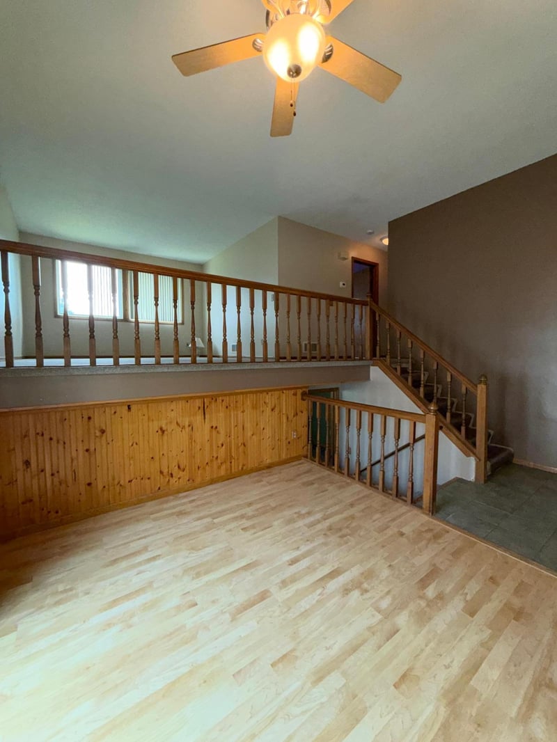 2635 Guthrie Ave N, Oakdale, MN 55128