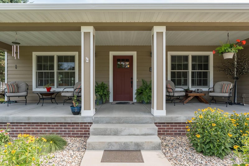 809 Spruce Pl, Saint Peter, MN 56082