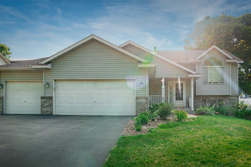 2543 Cypress St, Maplewood, MN 55109