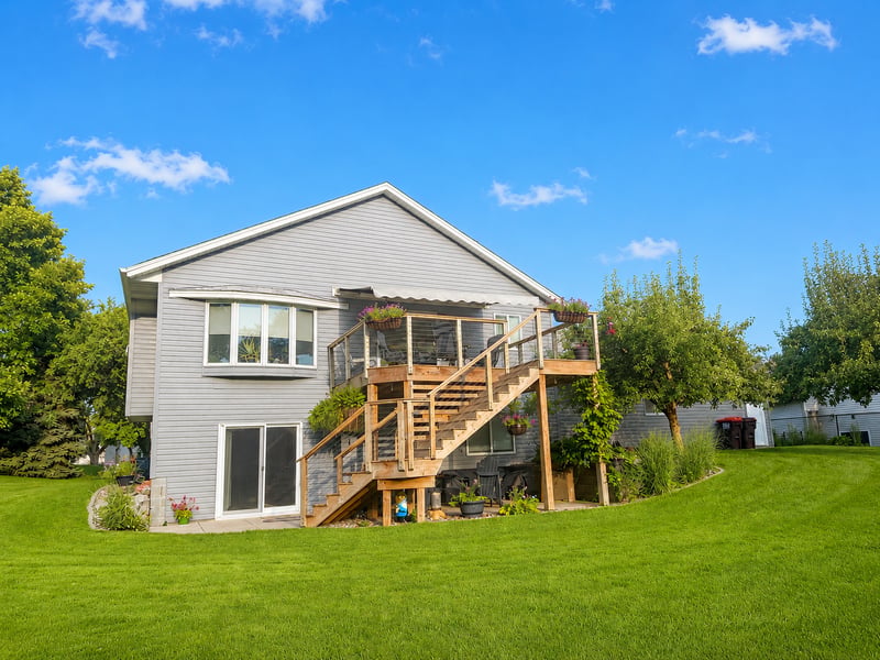 2870 Jordan Dr, Woodbury, MN 55125