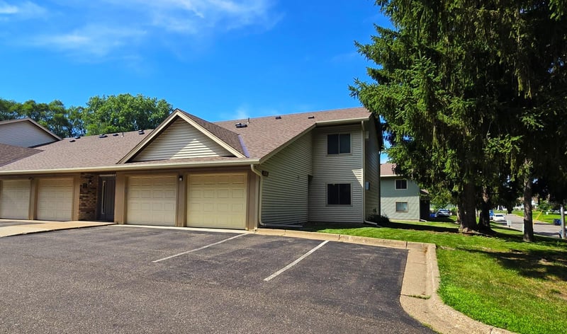 1585 Cohansey St #101, Saint Paul, MN 55117
