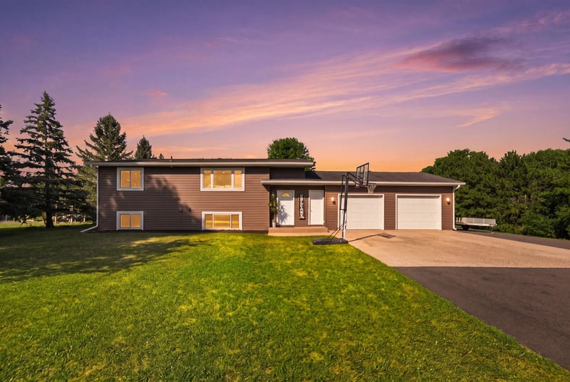 28087 Timber Lane Rd, Paynesville, MN 56362