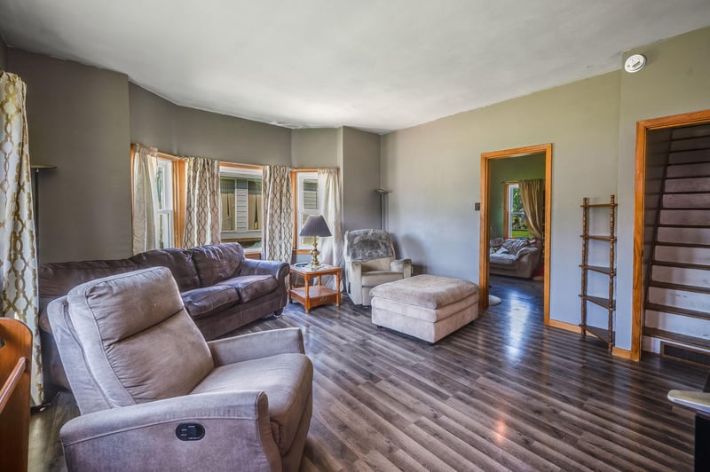 319 E 10th St, Blue Earth, MN 56013