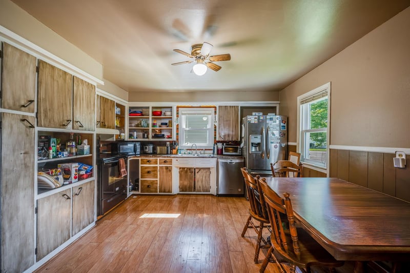 319 E 10th St, Blue Earth, MN 56013