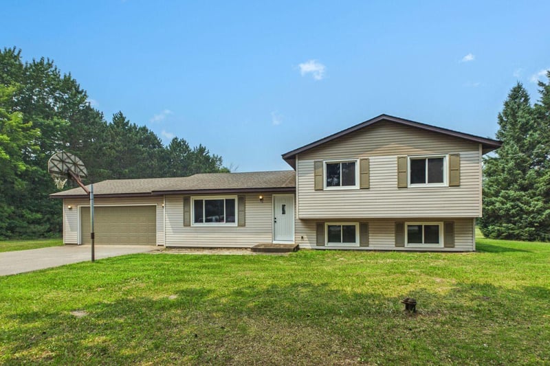 16112 Kettle River Blvd NE, Columbus, MN 55025