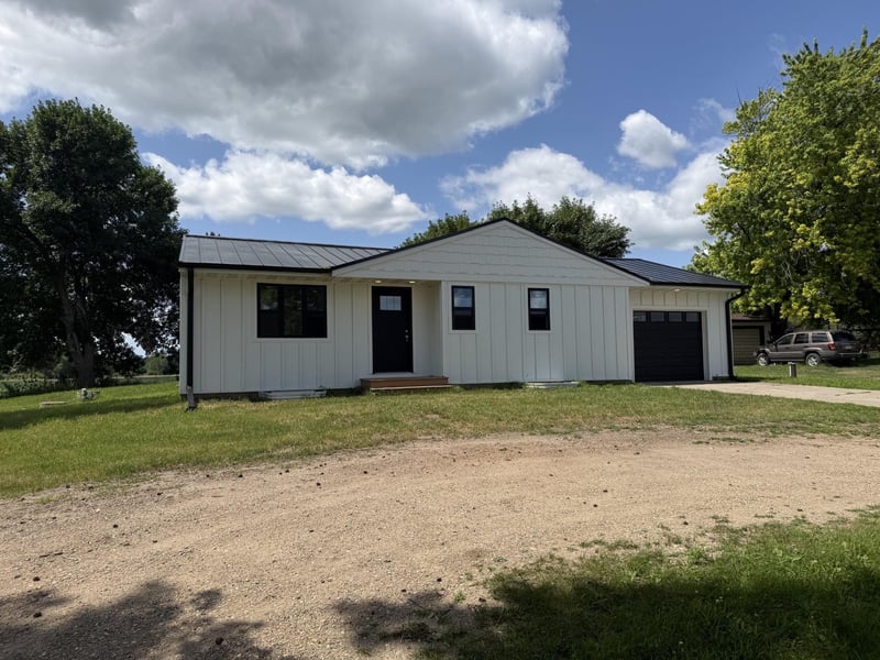 1050 Bluff St NE, Hutchinson, MN 55350