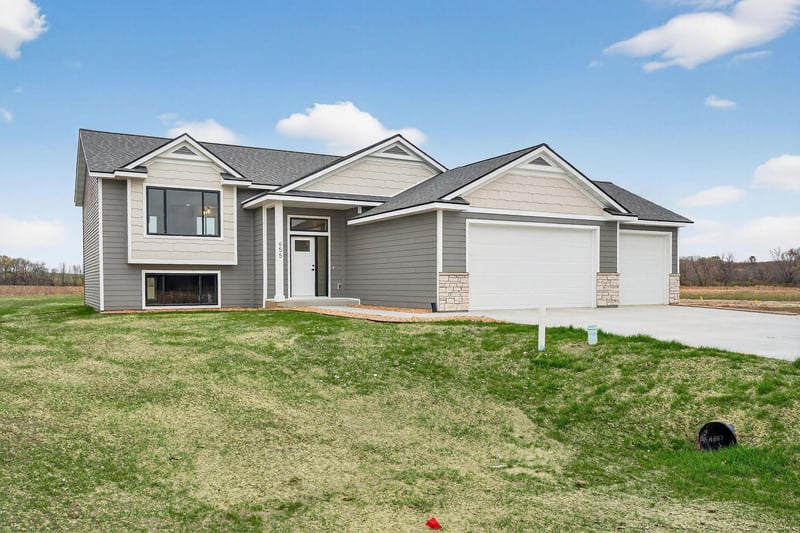 655 1st St SE, Elgin, MN 55932
