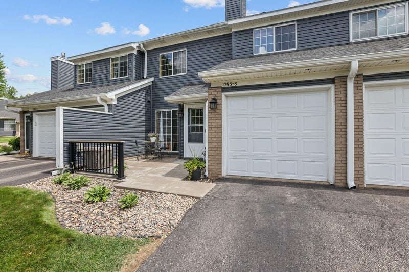 1795 Donegal Dr #8, Woodbury, MN 55125