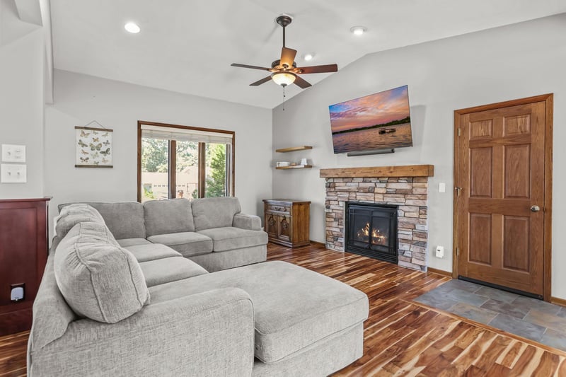 8330 Cleadis Ave, Inver Grove Heights, MN 55076