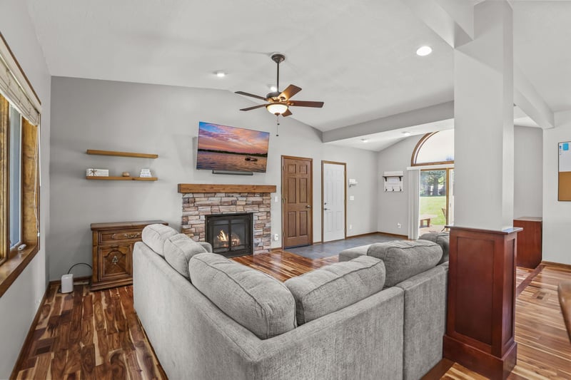 8330 Cleadis Ave, Inver Grove Heights, MN 55076