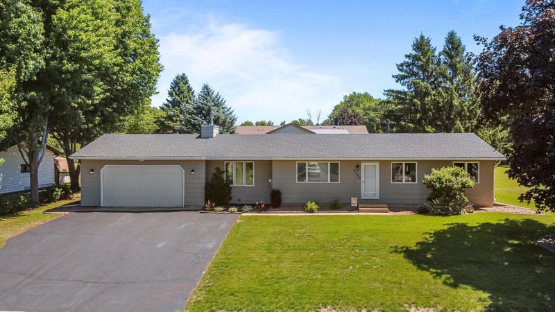 8330 Cleadis Ave, Inver Grove Heights, MN 55076