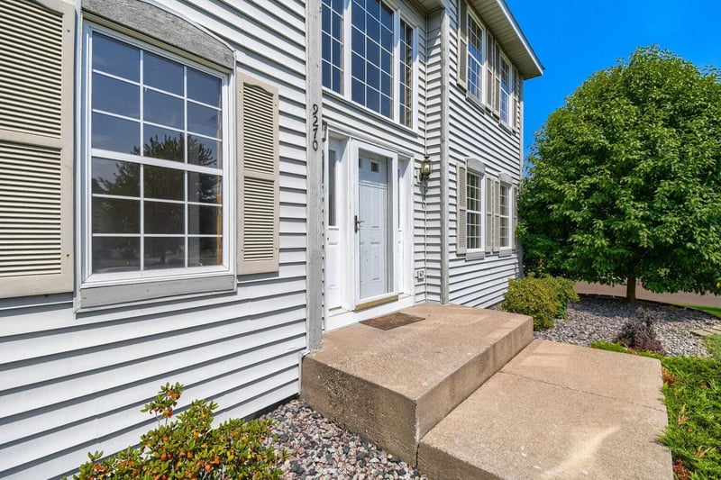 9270 Cornell Rd, Woodbury, MN 55125