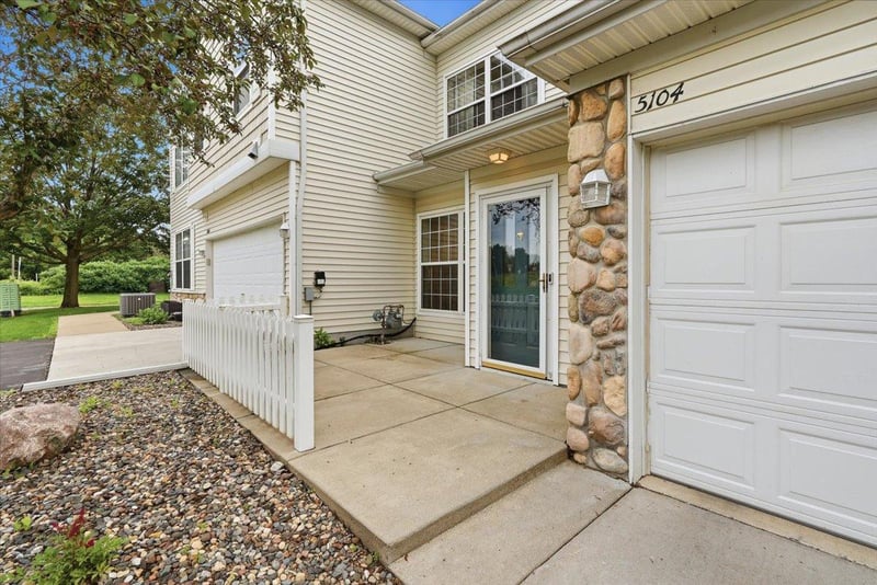 5104 Oriole Dr, Farmington, MN 55024