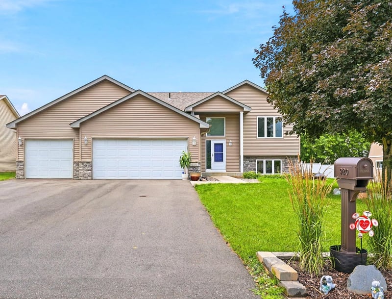 920 S Cedar St, Belle Plaine, MN 56011
