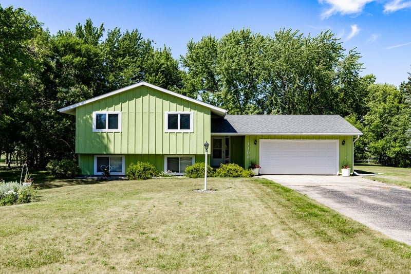 1108 62nd Ave N, Moorhead, MN 56560