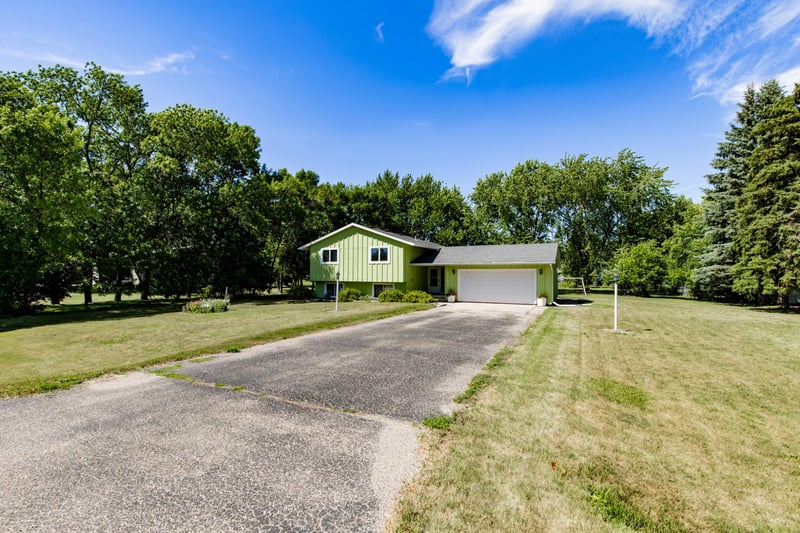 1108 62nd Ave N, Moorhead, MN 56560