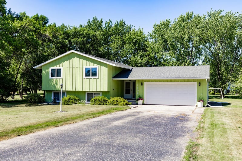 1108 62nd Ave N, Moorhead, MN 56560