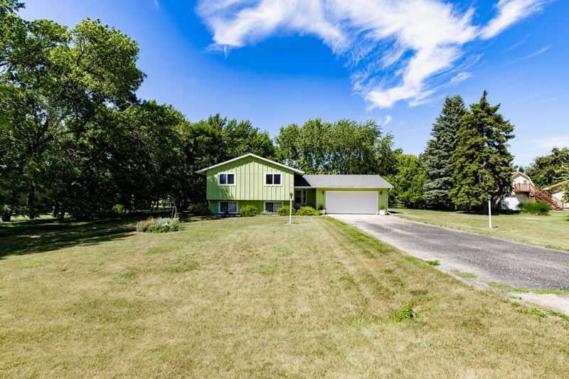 1108 62nd Ave N, Moorhead, MN 56560